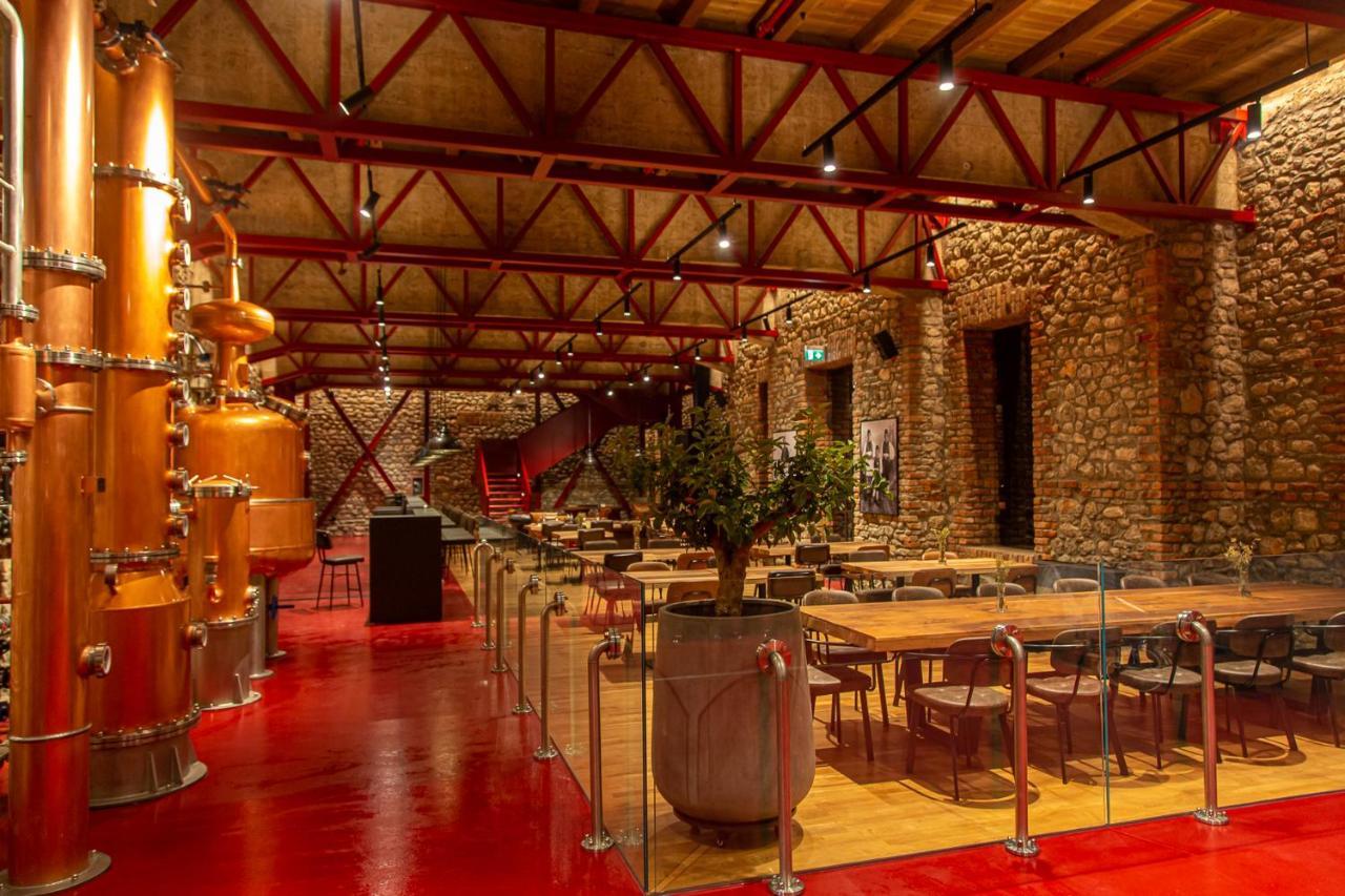 Melesin Distillery Leskovik Buitenkant foto
