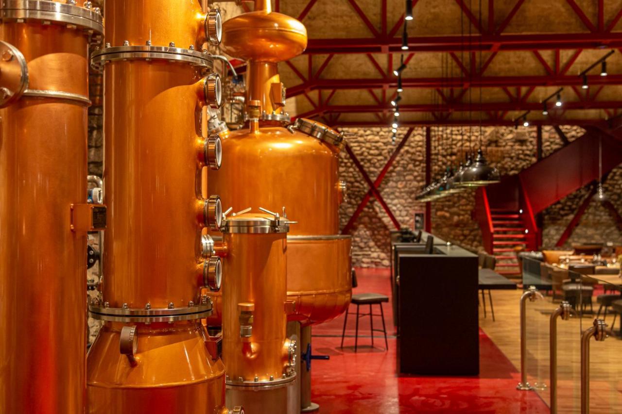 Melesin Distillery Leskovik Buitenkant foto