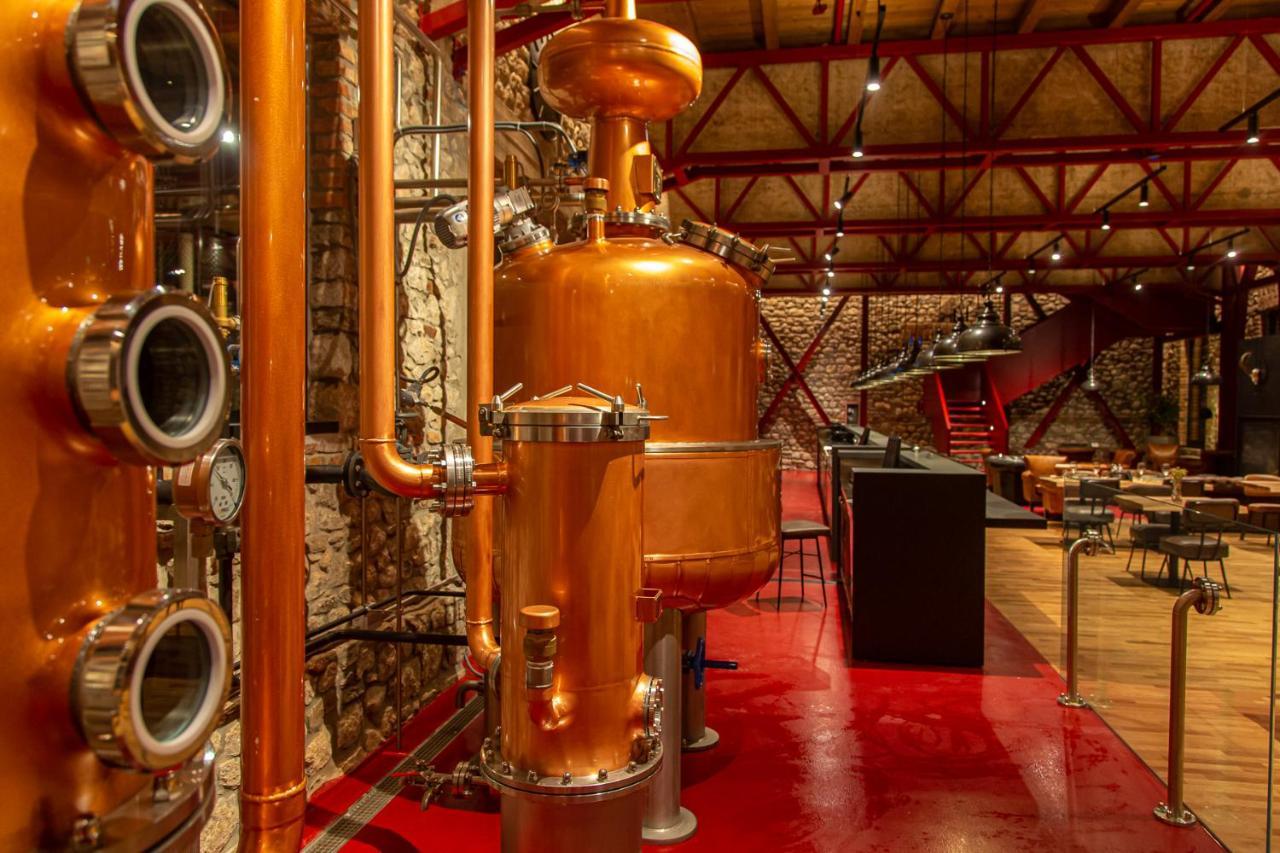 Melesin Distillery Leskovik Buitenkant foto
