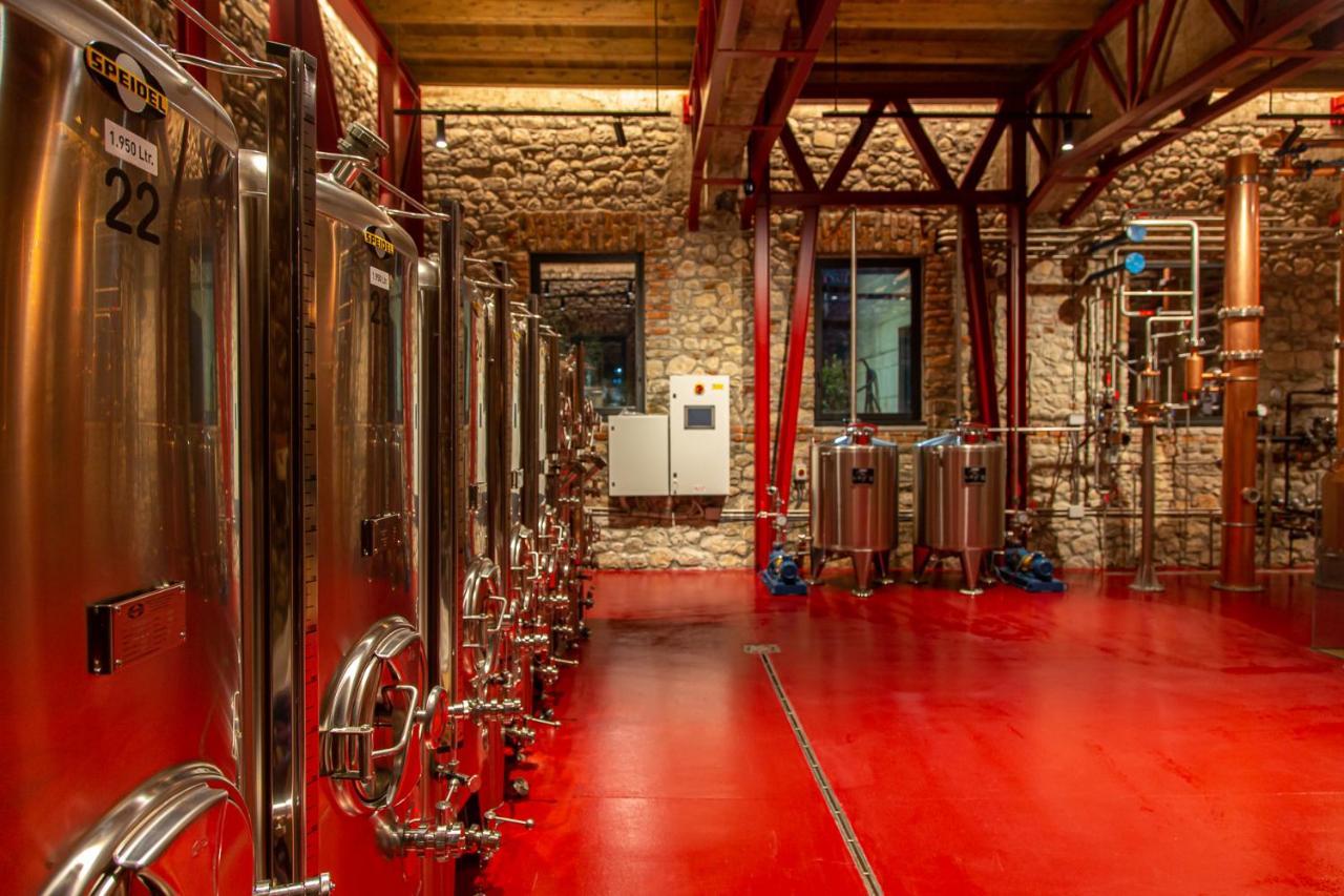 Melesin Distillery Leskovik Buitenkant foto